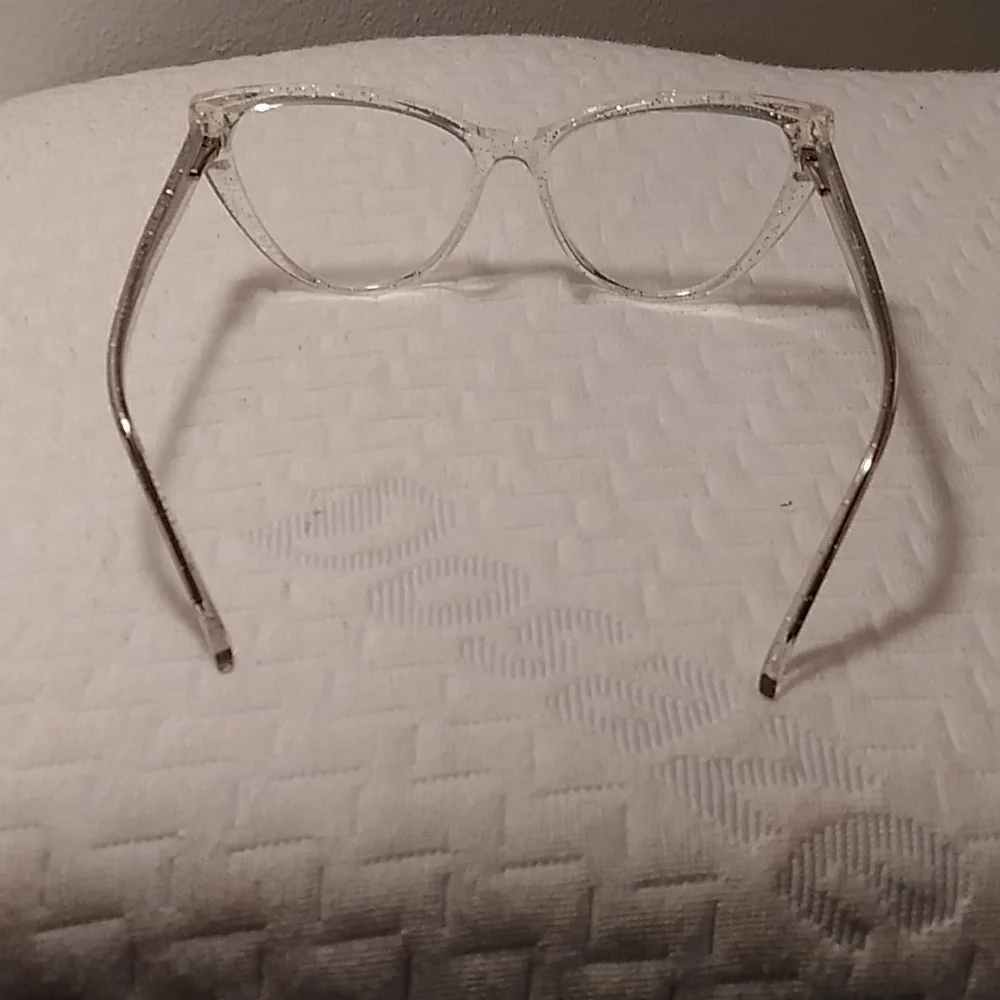 Women's Fashion Glasses - Picture 4 of 6